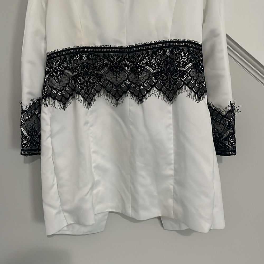 Elegant White and Black Lace Women's Coat - Picture 8 of 10